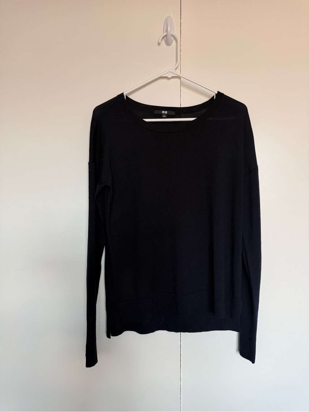 Uniqlo Women Extra Fine Merino Sweater, Size: L, Color: Navy, Perfect Condition